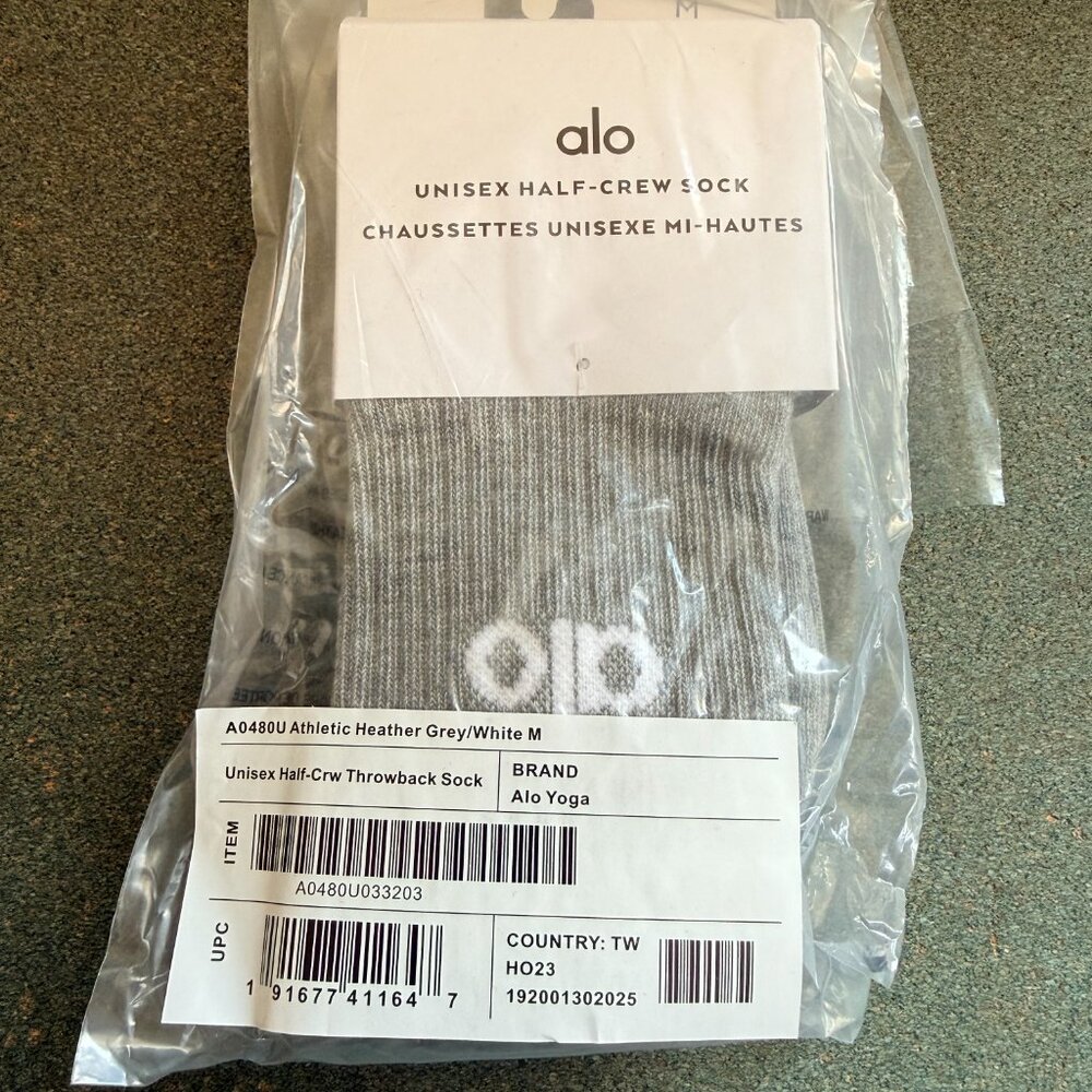 ALO Yoga Unisex Half-Crew Socks in Gray/White - NEW - Picture 4 of 4